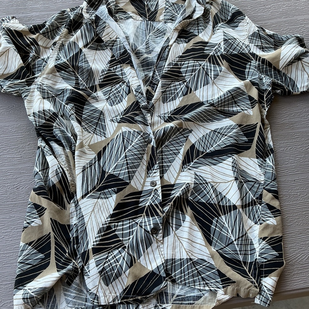 Men's Black and Cream Leaf Pattern Casual Shirt